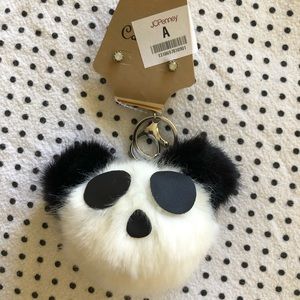 🐼bear keychain includes a pair of earrings🐼